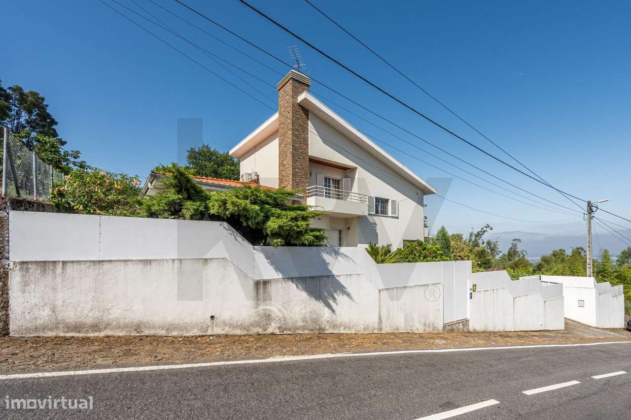 Moradia T3+1 com terreno em Burgães, Santo Tirso-36