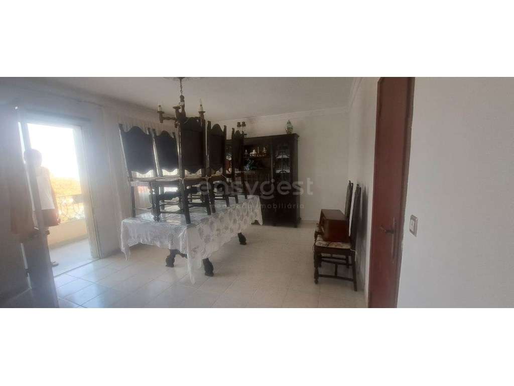 Moradia V3 + V3 com duas garagens em Torre de Moncorvo. - Grande imagem: 2/13