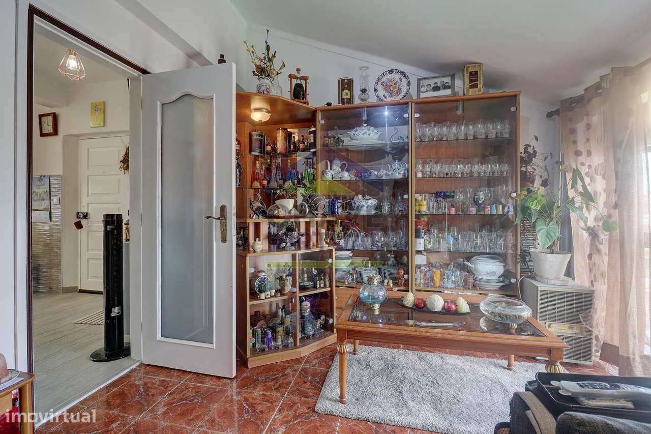 Apartamento T2 com Garagem - Centro Bombarral-11