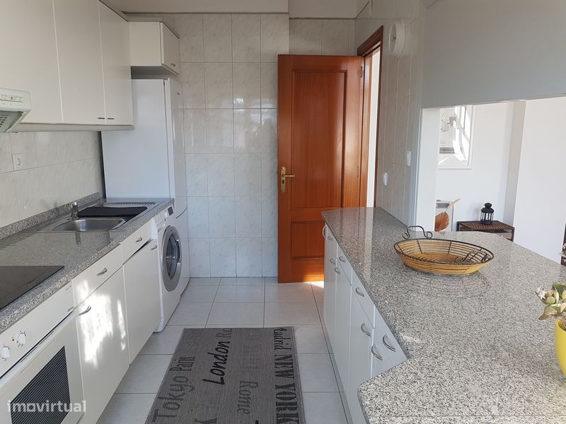 Apartamento mobilado/ equipado / c/ garagem - Braga, S. Vitor