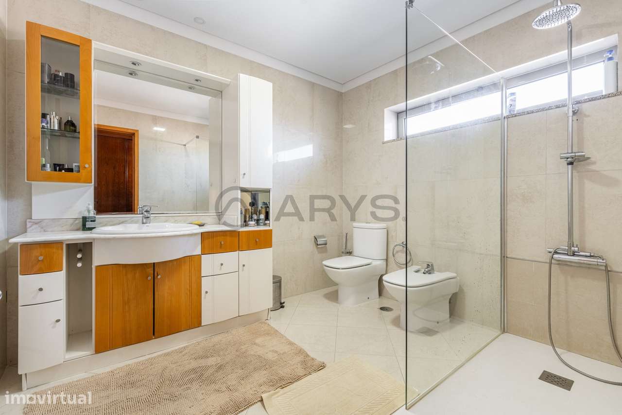 Moradia T4 com Piscina - Nogueira, Braga-17