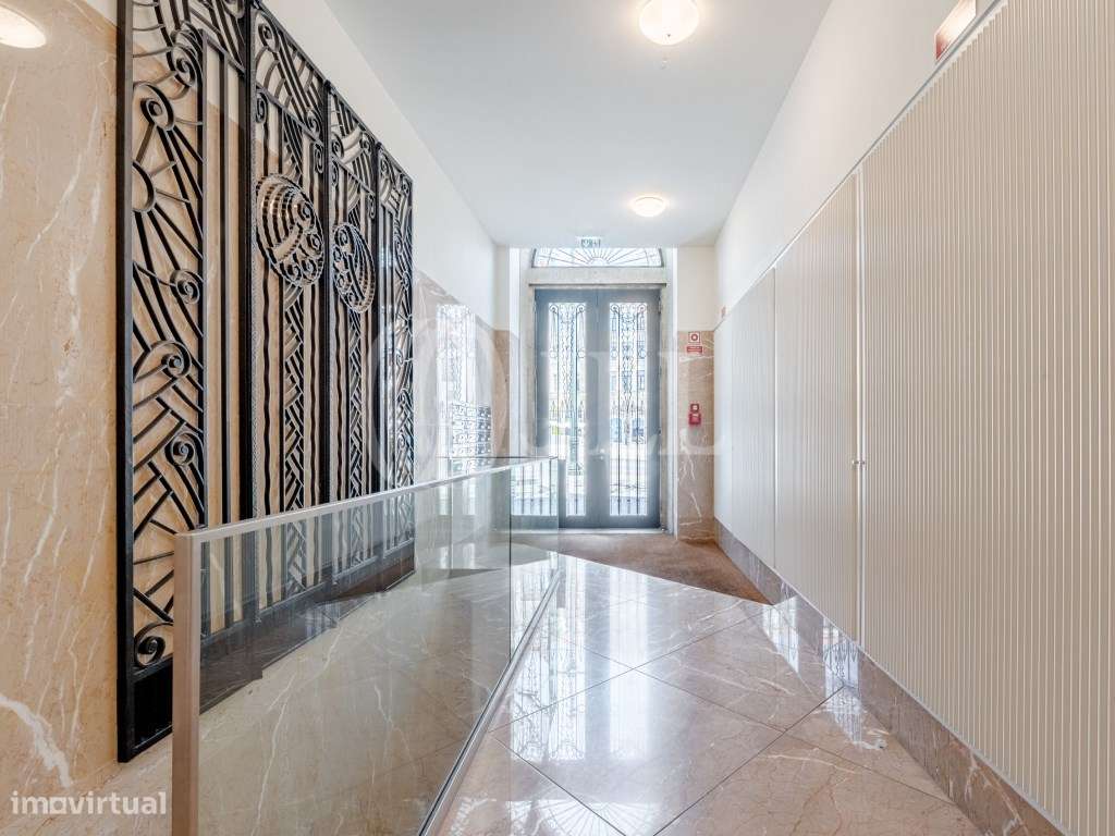 Apartamento T3 com dois lugares de garagem em Aliados, Porto-27