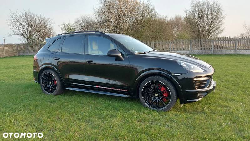 Porsche Cayenne GTS - 7