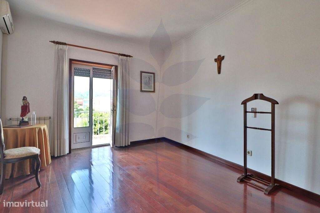 Andar Moradia T3 no Centro de Vila Verde | Mobilado e Equipado | Com G-13