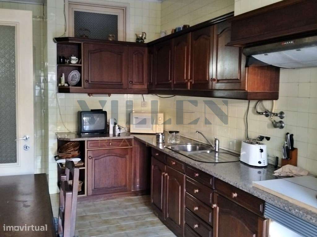 Moradia T4 com 2 frentes no centro da Póvoa de Varzim - Grande imagem: 2/29