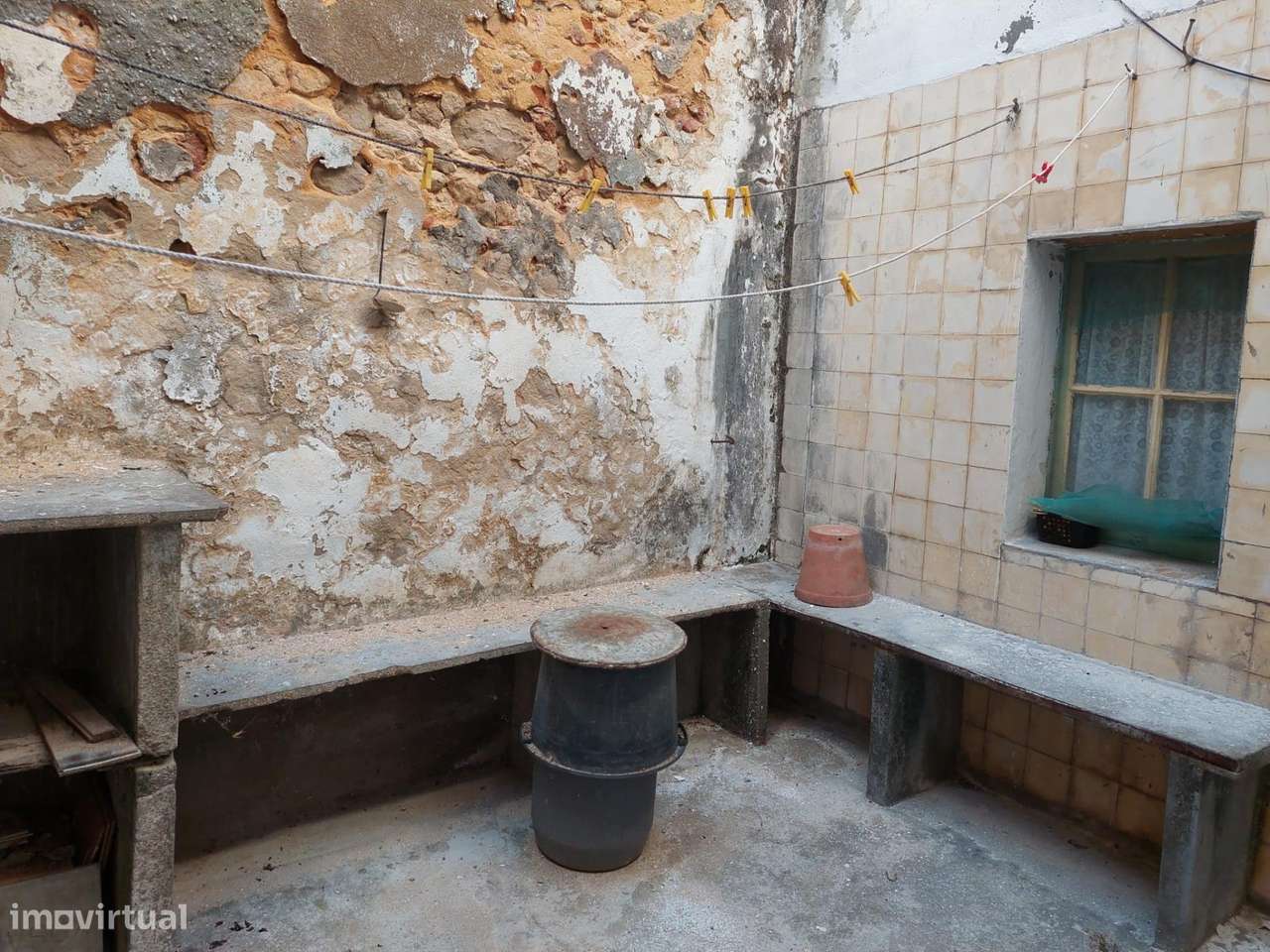 Moradia Térrea c/Logradouro na Baixa de Setúbal --Rua da Brasileira-17