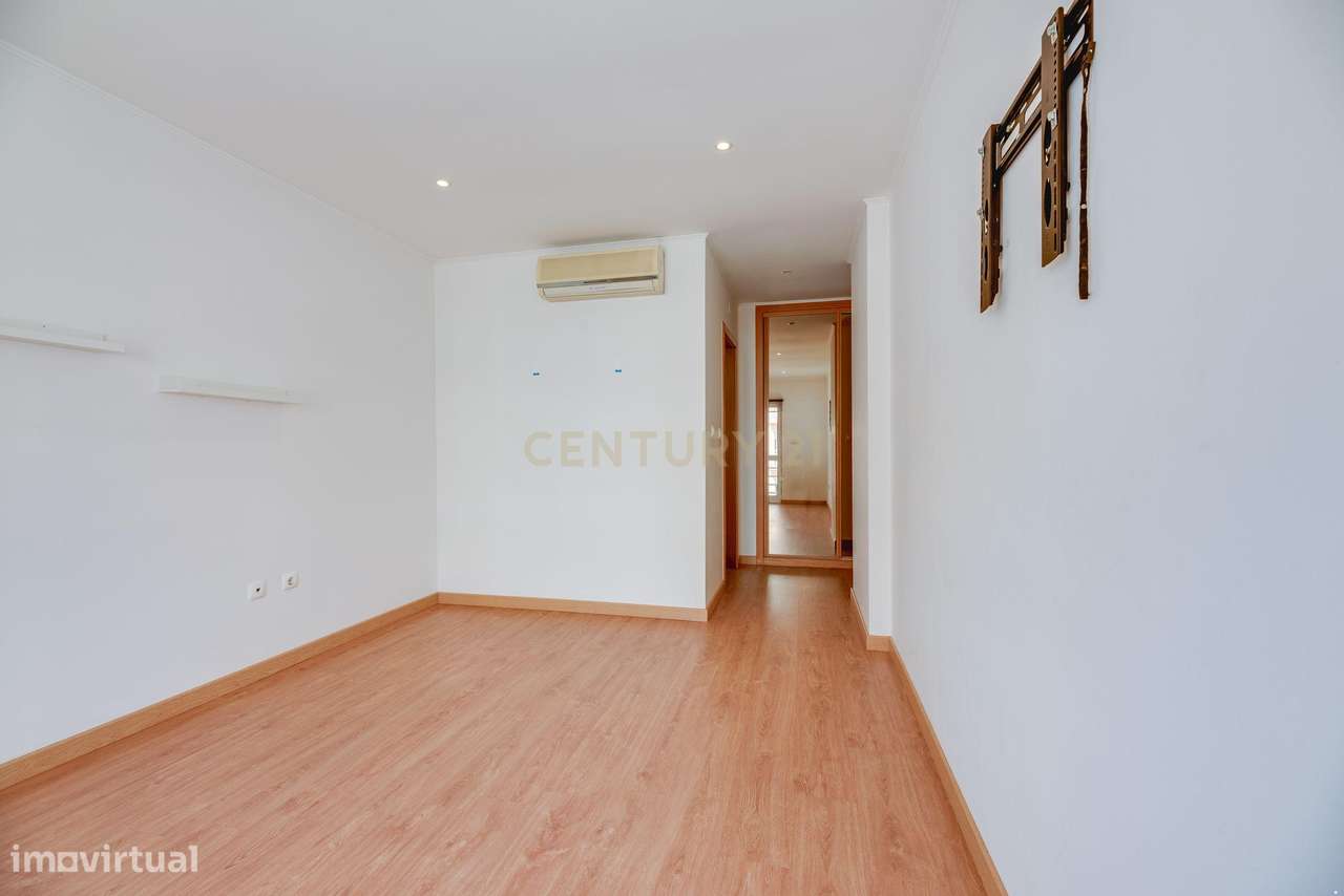 T3 moderno único na urbanização da Anta-13