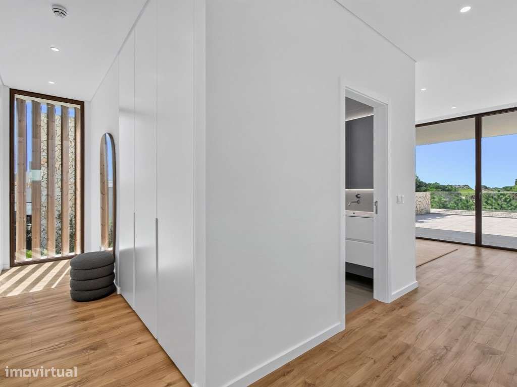 Moradia T4 com Piscina, Jardim e Vista deslumbrante sobre o Mar-26