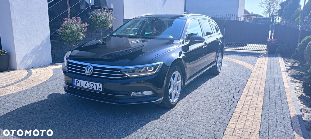 Volkswagen Passat - 1