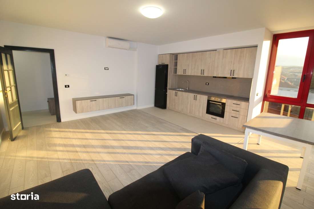 Vând imobil cu spații comerciale/apartamente D+P+3E în Hunedoara...-14