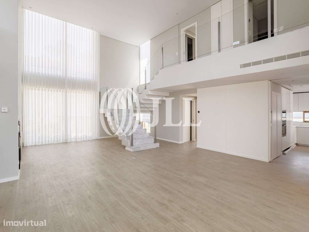 Moradia T4 com jardim e piscina no Estoril - Grande imagem: 2/59