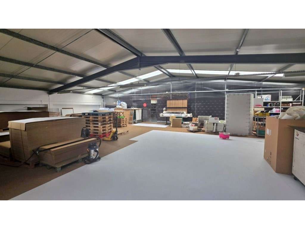 Armazém moderno em localização estratégica - Grande imagem: 3/22