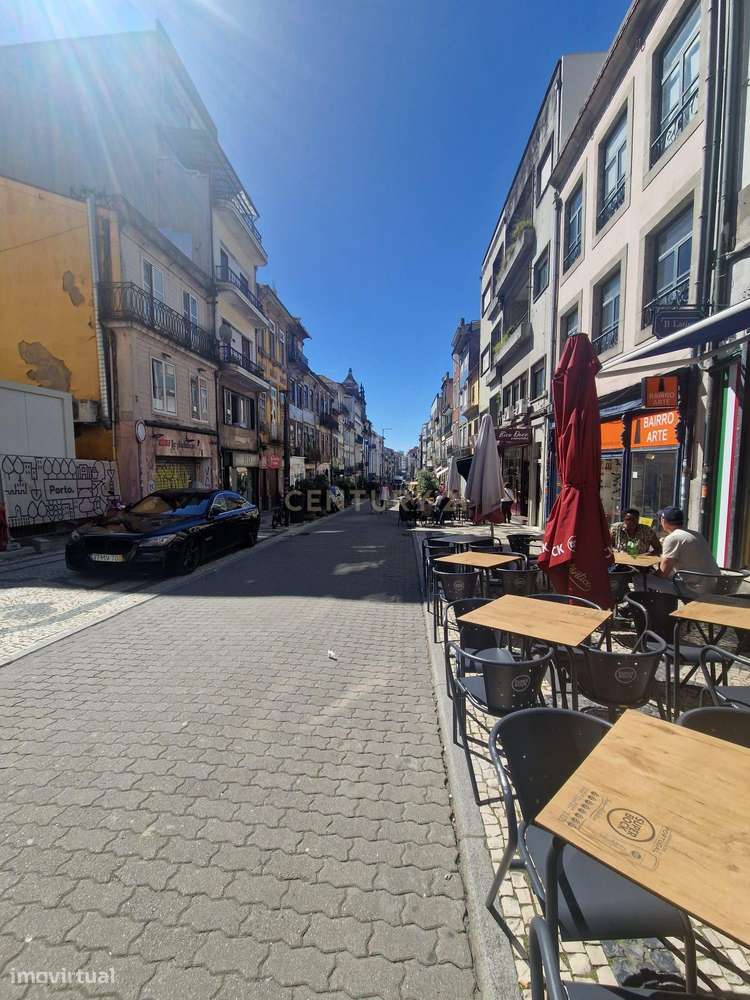 Apartamento 154m2 para remodelação total na Rua Santa Catarina - Porto-20