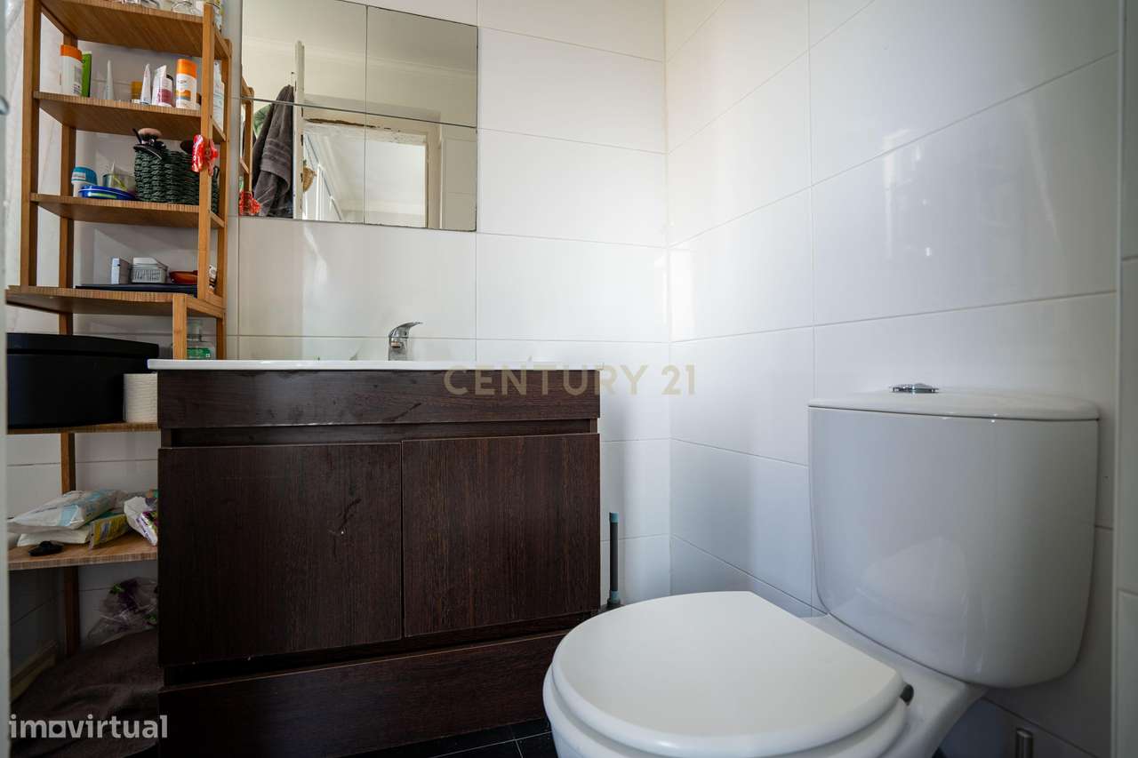 Apartamento T3, em São Vicente, com Pé Direito Alto e Tetos Trabalhado-9