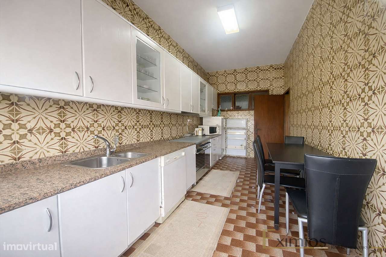 Prédio misto, para venda, no centro de Vila do Conde - Grande imagem: 2/21