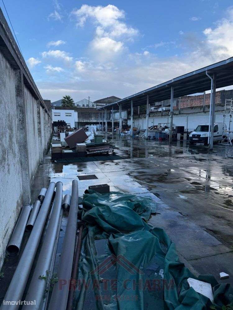 Armazém para arrendamento em Sacavém - Grande imagem: 2/7