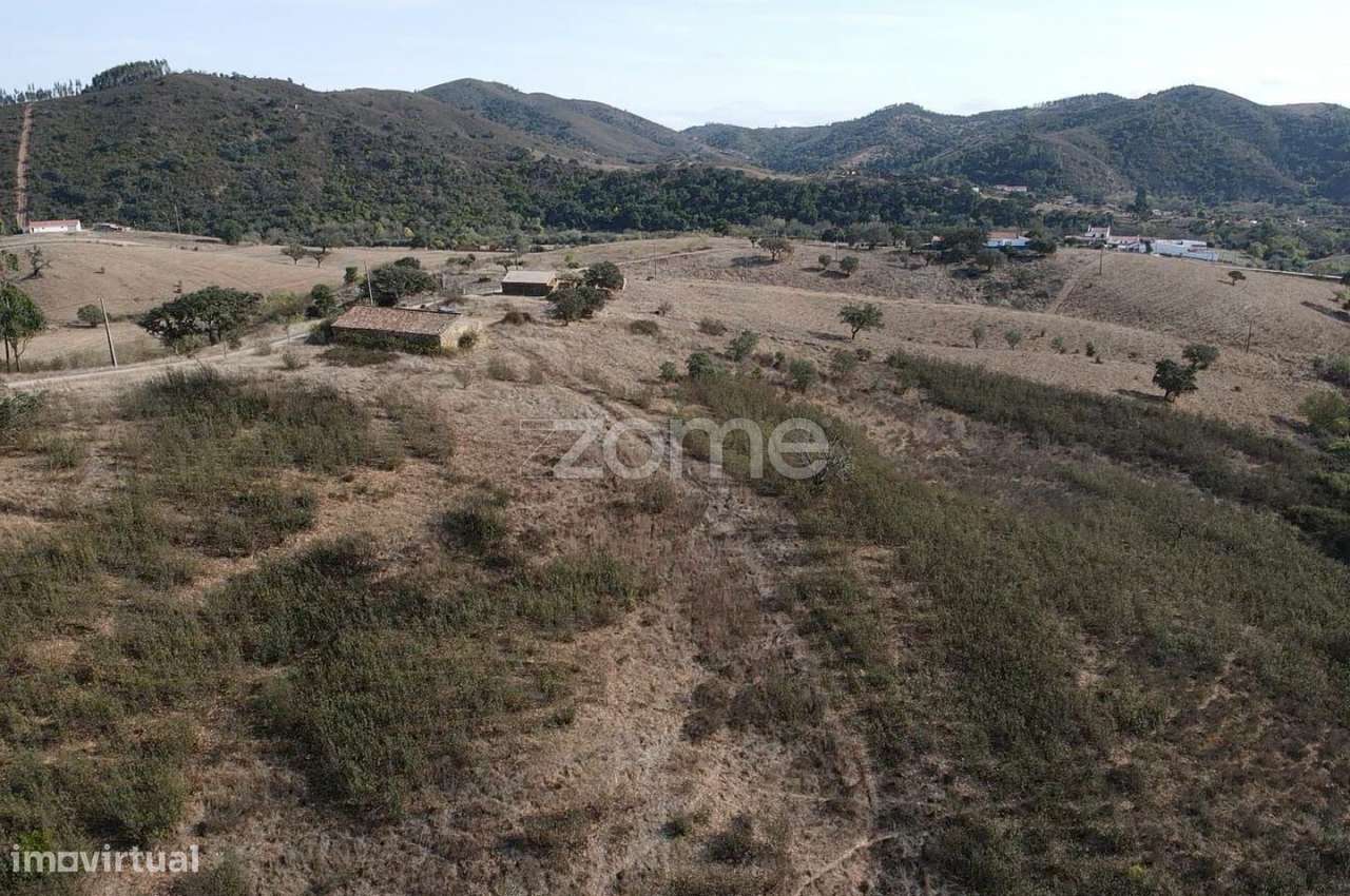Ruína para recuperar em Corte Peral, S.M. da Serra c/ 136m2 - Grande imagem: 2/27