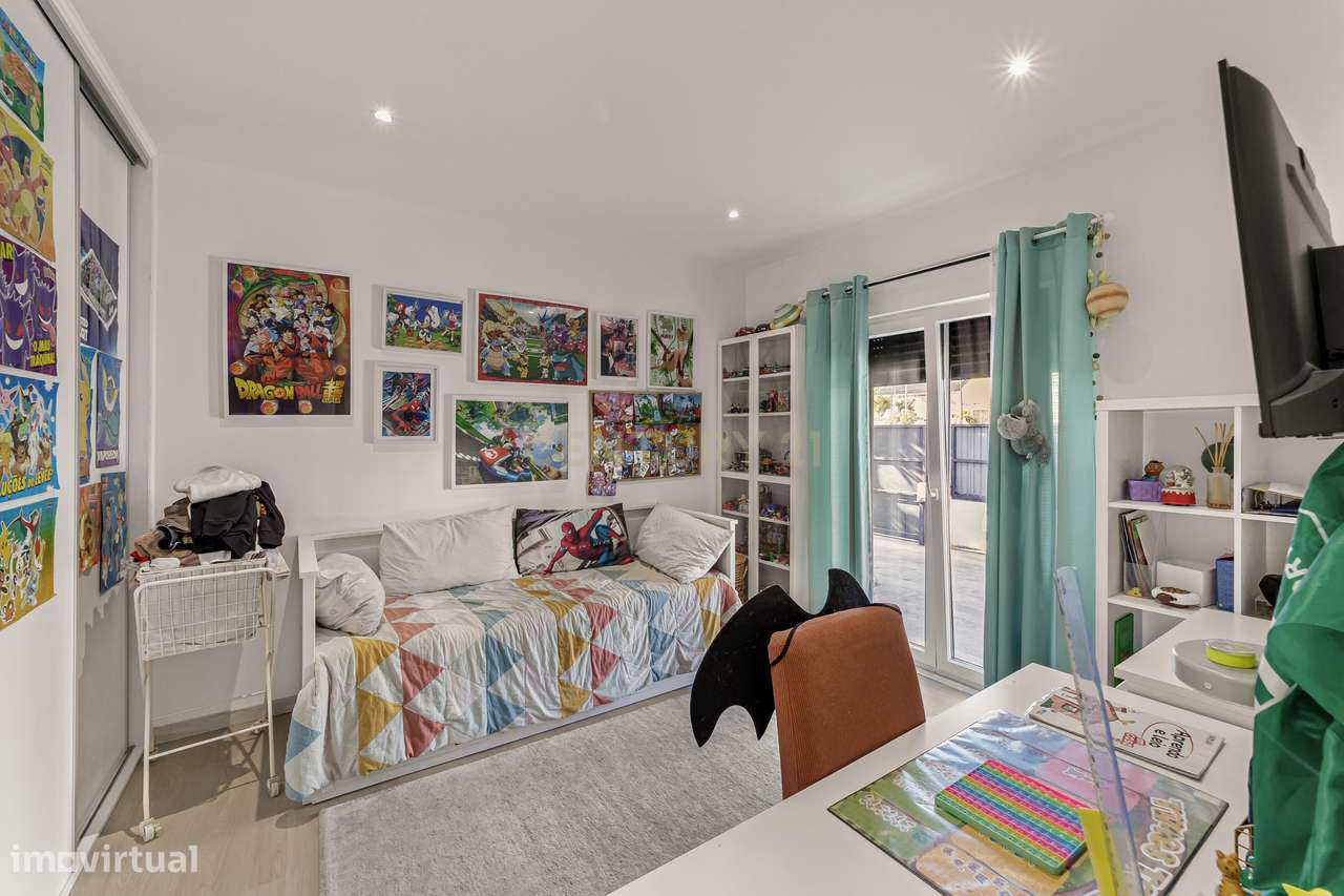 Moradia T3 isolada com garagem, Quinta do Conde-16