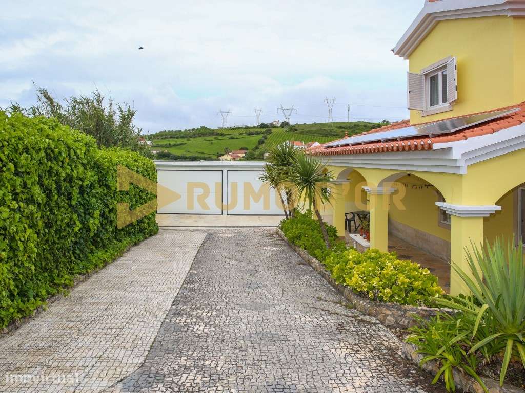 Moradia Exclusiva com áreas Independentes - junto a Arruda dos Vinhos-33