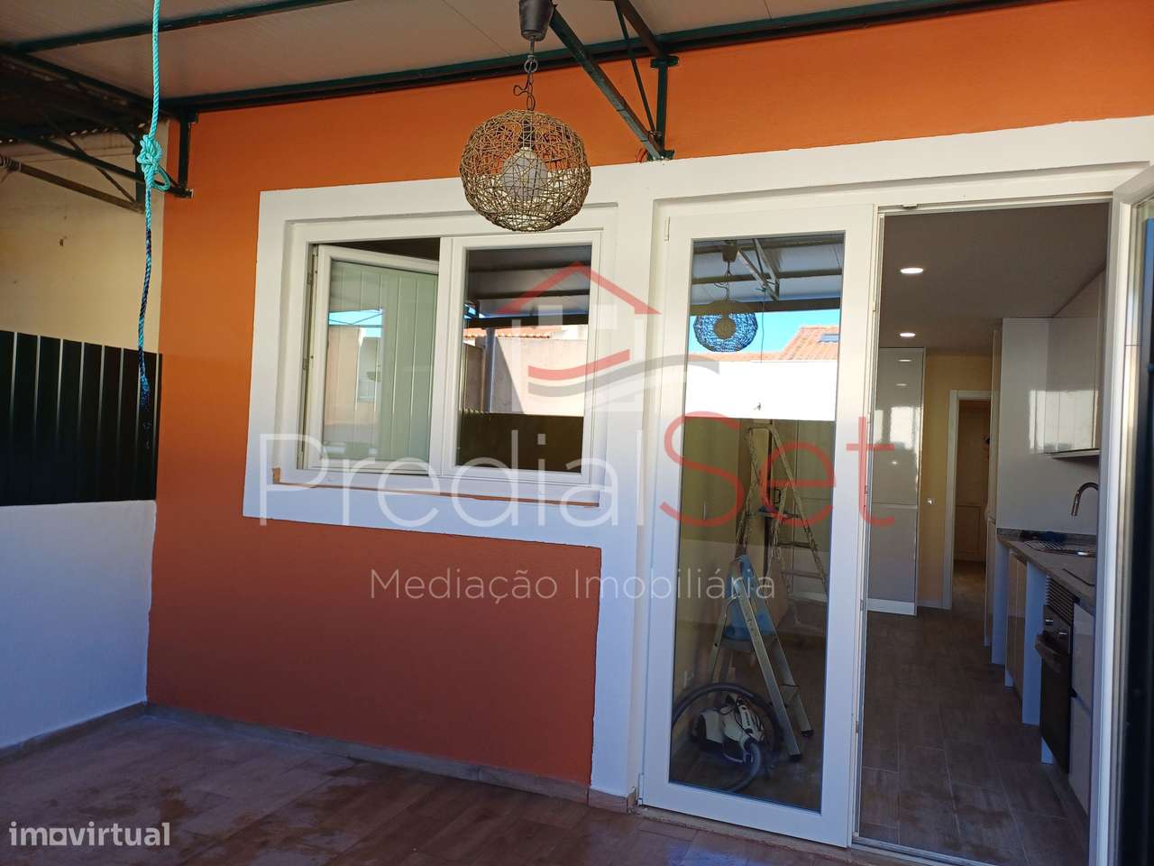 Moradia T3 Totalmente remodelada em Setúbal-0
