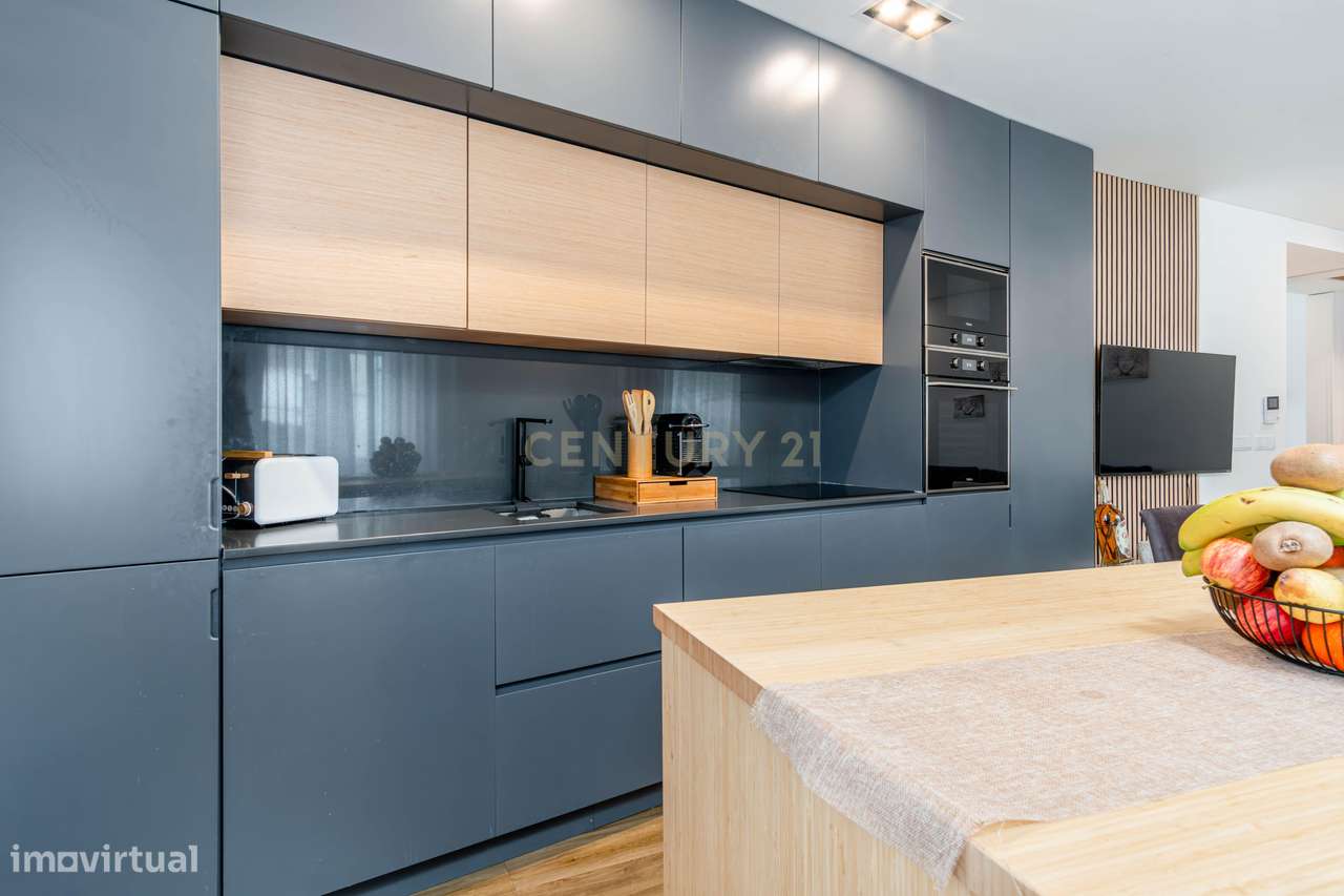 Apartamento Renovado com Terraço na Pontinha-20