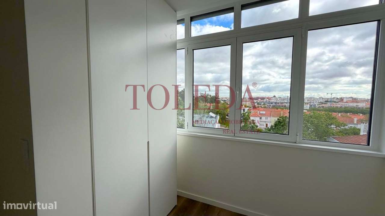 Apartamento T3 Remodelado em Benfica com terraço-32