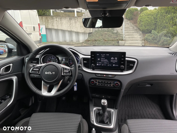 Kia Ceed 1.5 T-GDI M - 10