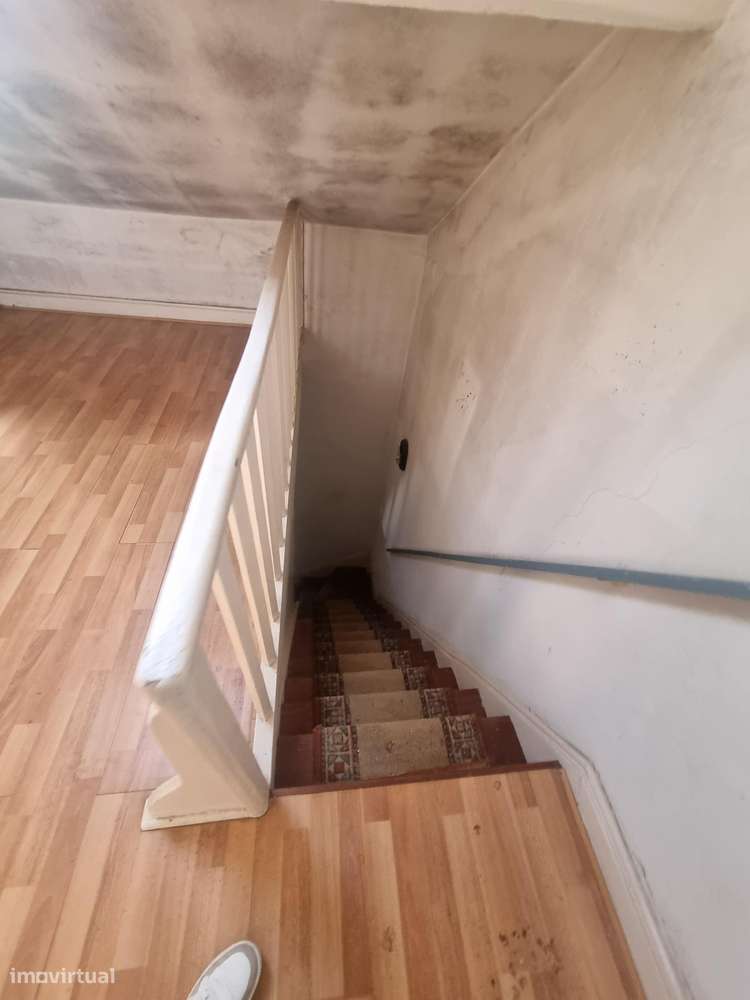 REF2010 - MORADIA C/Garagem e Jardim - Rua Duque Saldanha, Porto-12