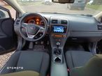 Toyota Avensis 2.0 Premium - 23