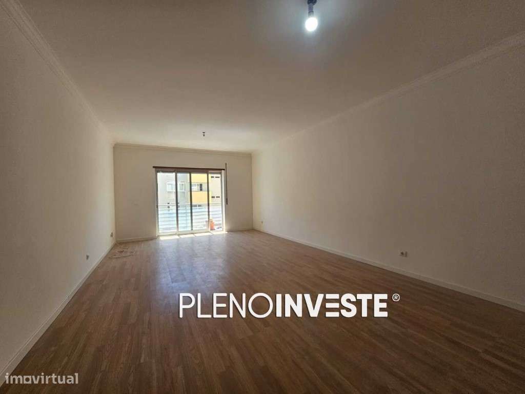 T3 de excelentes áreas com parqueamento no Barreiro-0