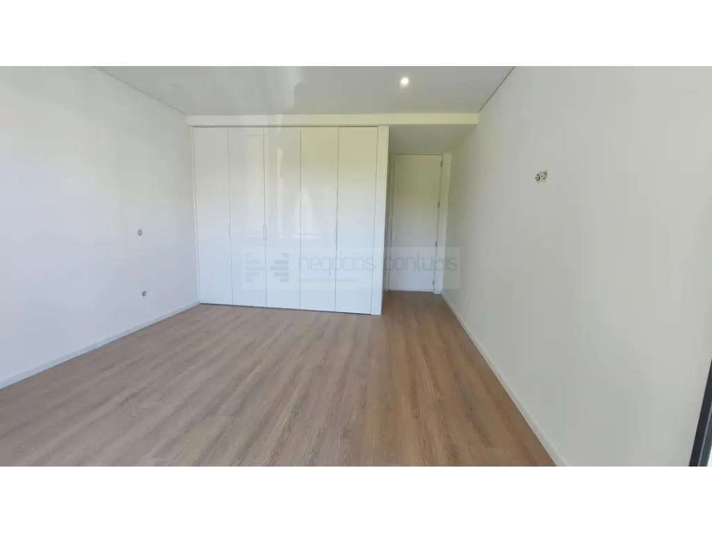Moradia Geminada T4, com 2 suites-14