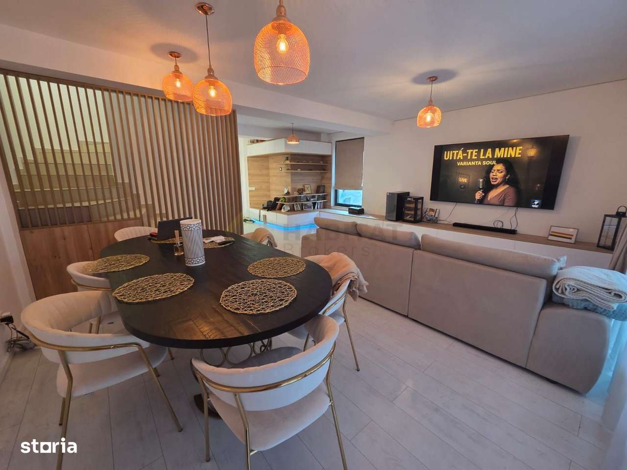 Vilă  cu mansardă, piscină și design modern – Tunari - Imagine principală: 3/20