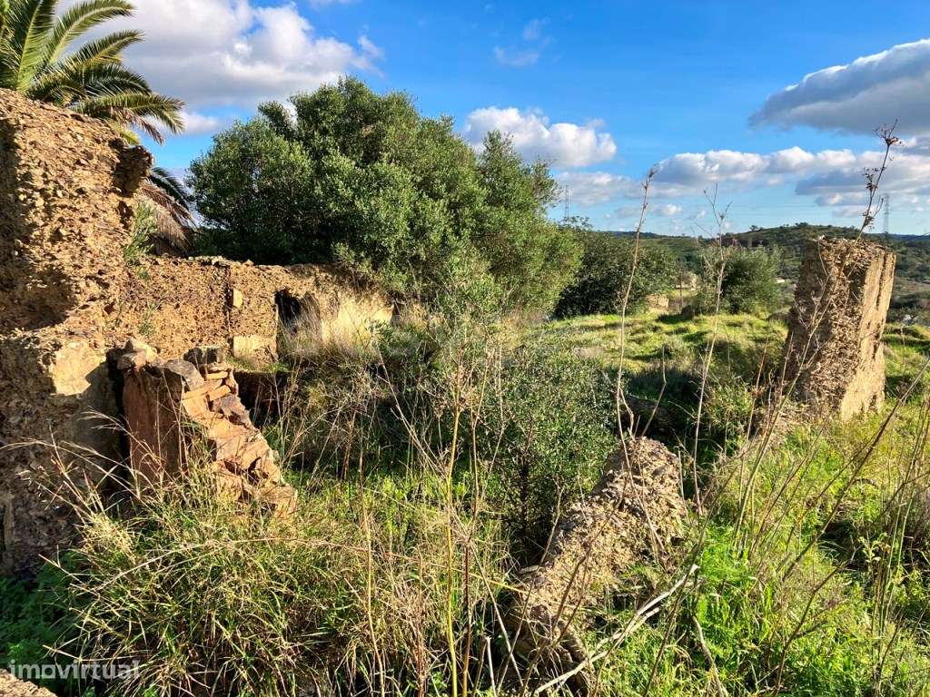 Terreno na Ribeira do Arade com ruina e furo de água com 14000m2 - Grande imagem: 5/19
