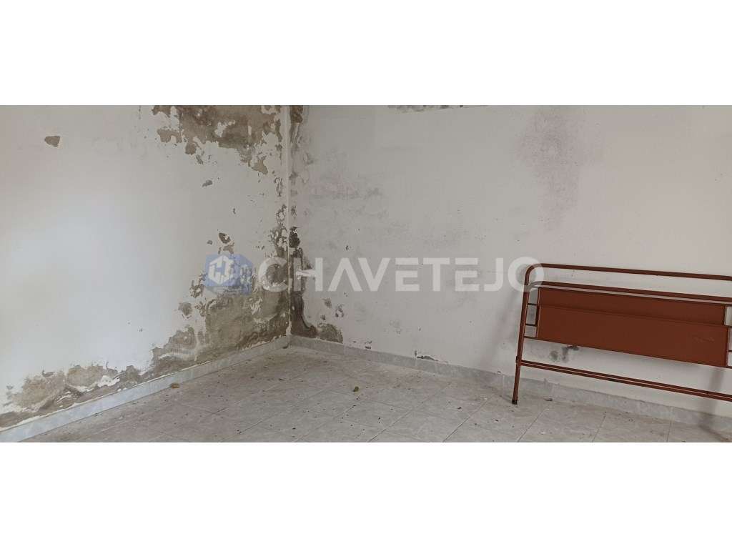 Casa Antiga Com Arrecadação e Terreno Para Recuperar, Cernache do B...-15