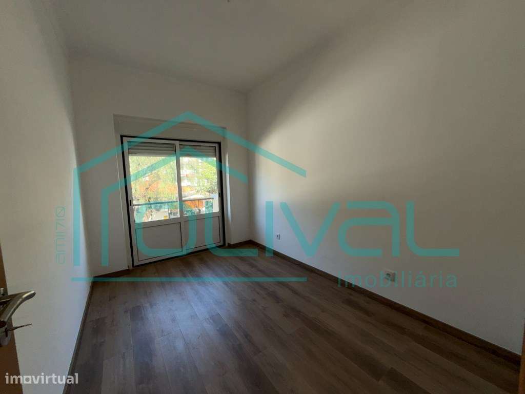 Apartamento T2 Renovado Centro de Alverca do Ribatejo-10