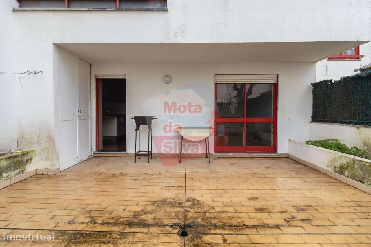 Excelente Apartamento 2 Assoalhadas no Funchalinho-16