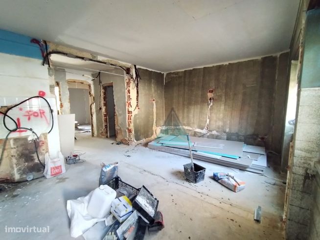 NOVIDADE * * T2 TOTALMENTE REMODELADO * * QUINTAL-8