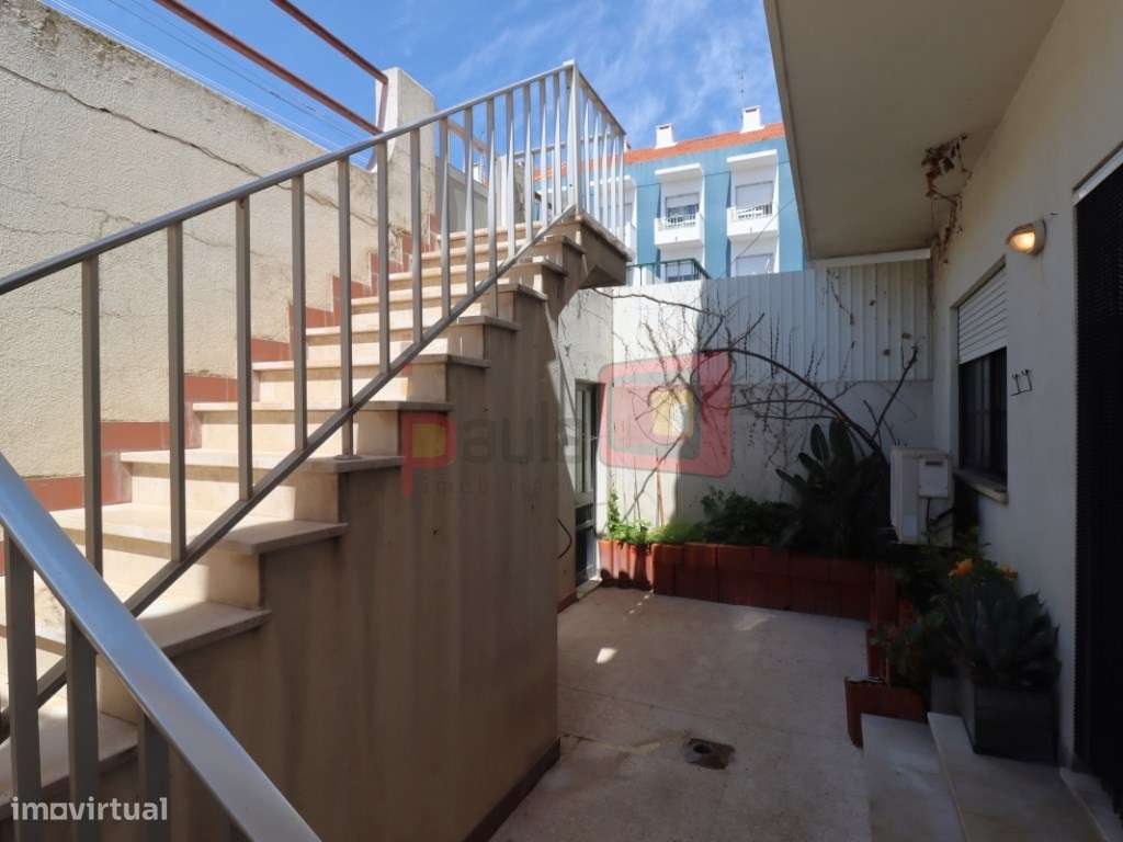 MORADIA T4 COM GARAGEM E TERRAÇO - MONTIJO-17