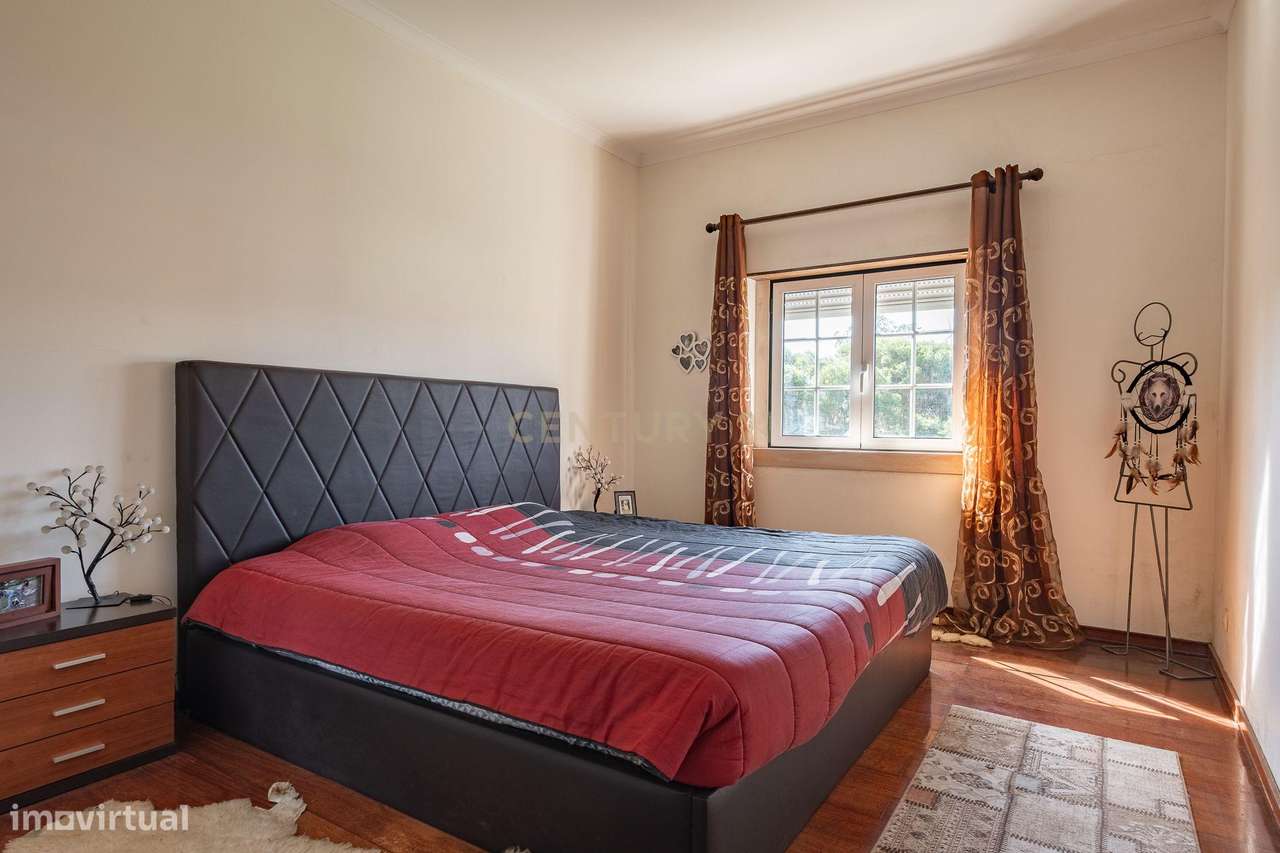 Moradia rodeada pelo campo-23