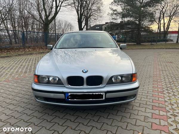 BMW Seria 5 528i - 4