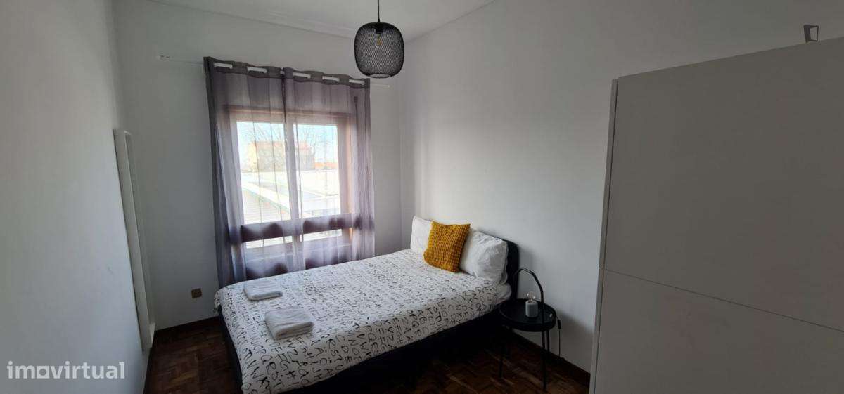 Apartamento com 4 quartos - localizado em Paranhos Porto - Grande imagem: 2/9