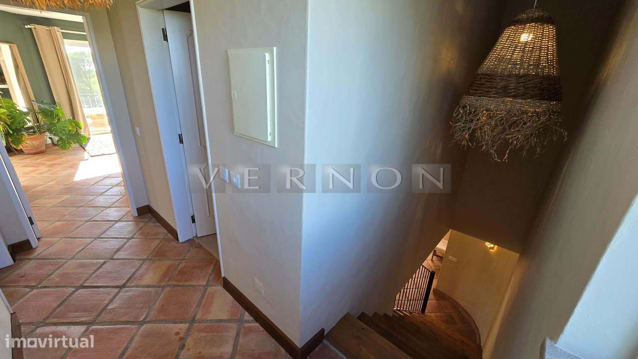 Algarve, Caramujeira,  para venda moradia V3 espaçosa renovada com vis-35