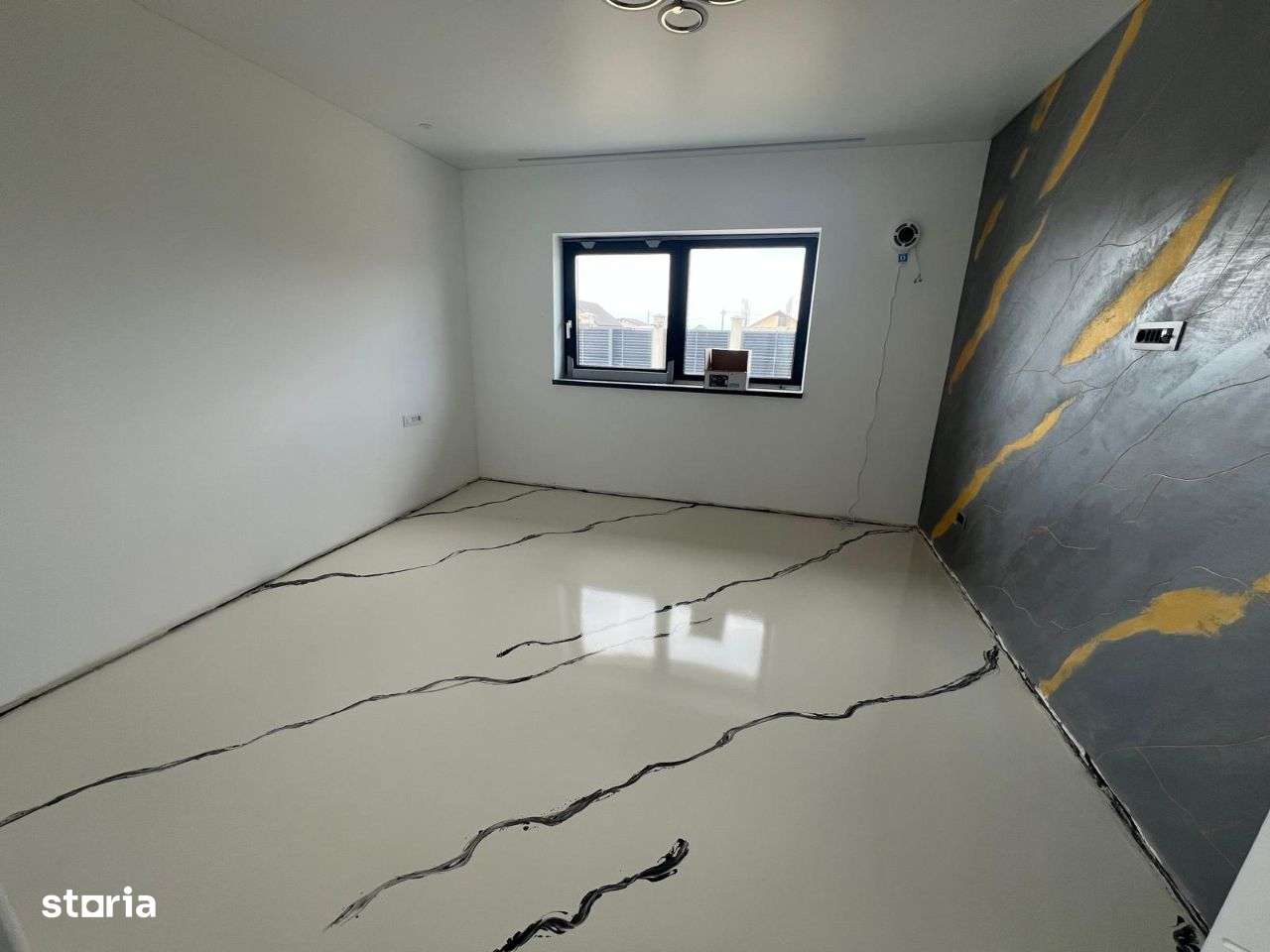 DE VANZARE ! Casa in SENDRENI pret 300.000 euro - Imagine principală: 3/20