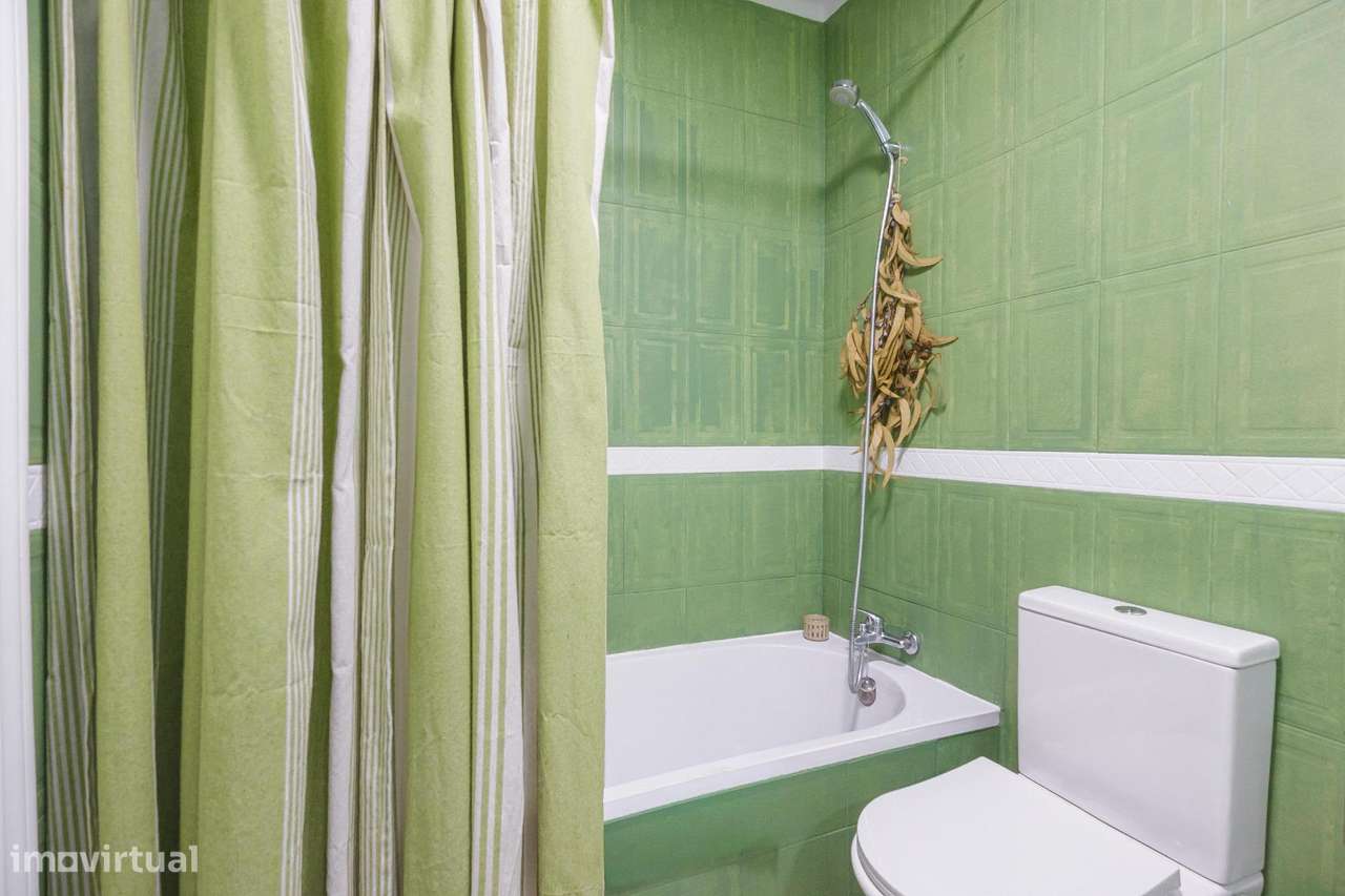 Apartamento T2 com Varanda — Excelente Localização junto ao Metro-17
