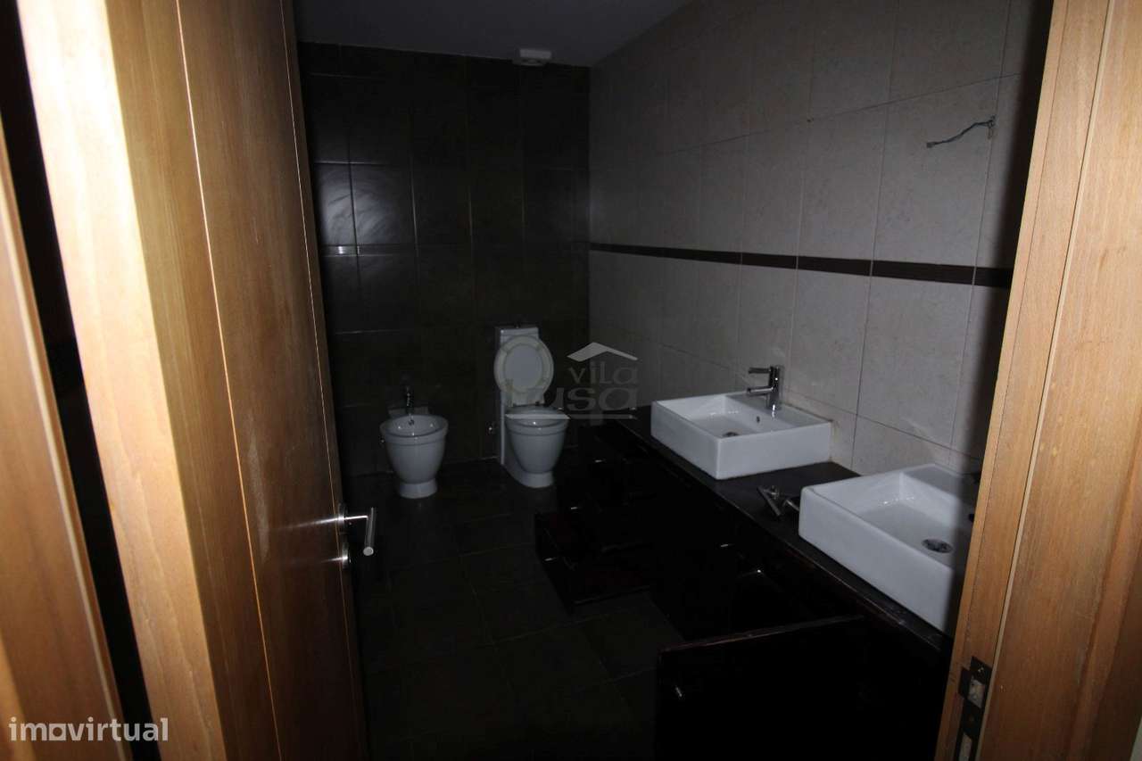 Andar de Moradia T2 com Terreno na Zona Histórica de Vila Nova de Gaia - Grande imagem: 2/28