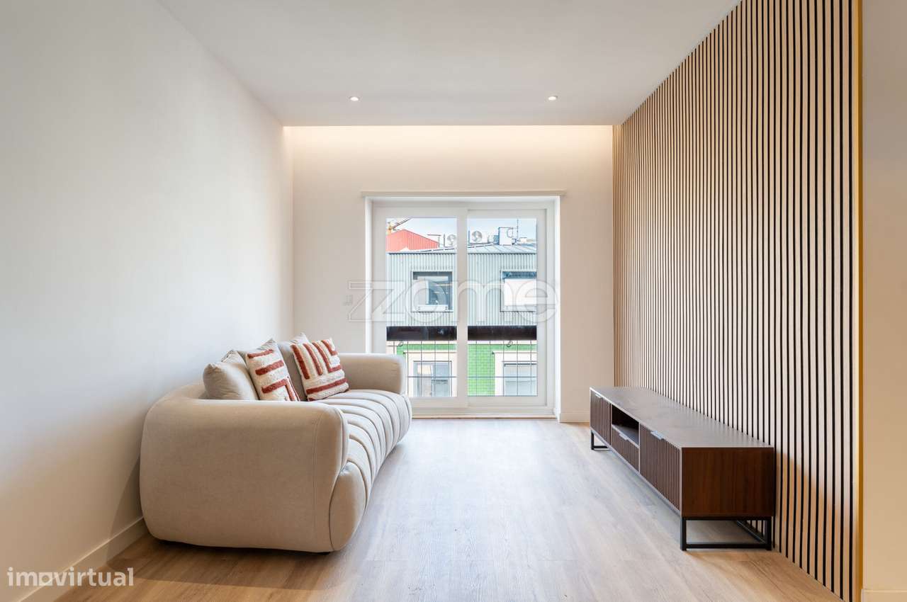 Apartamento T2 renovado, no Centro do Porto. - Grande imagem: 2/18