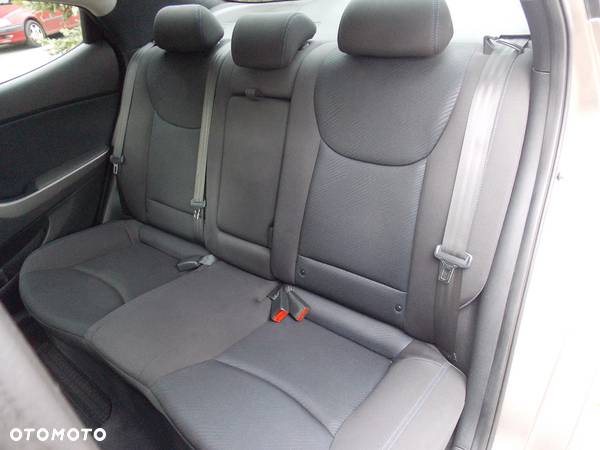 Hyundai Elantra 1.6 Comfort - 22