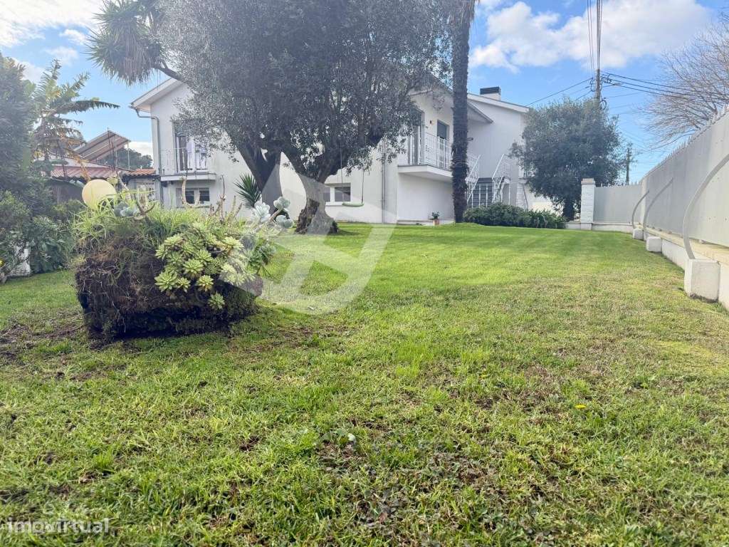 Moradia T4 Isolada c/ Jardim - Patela - S. Bernardo-43