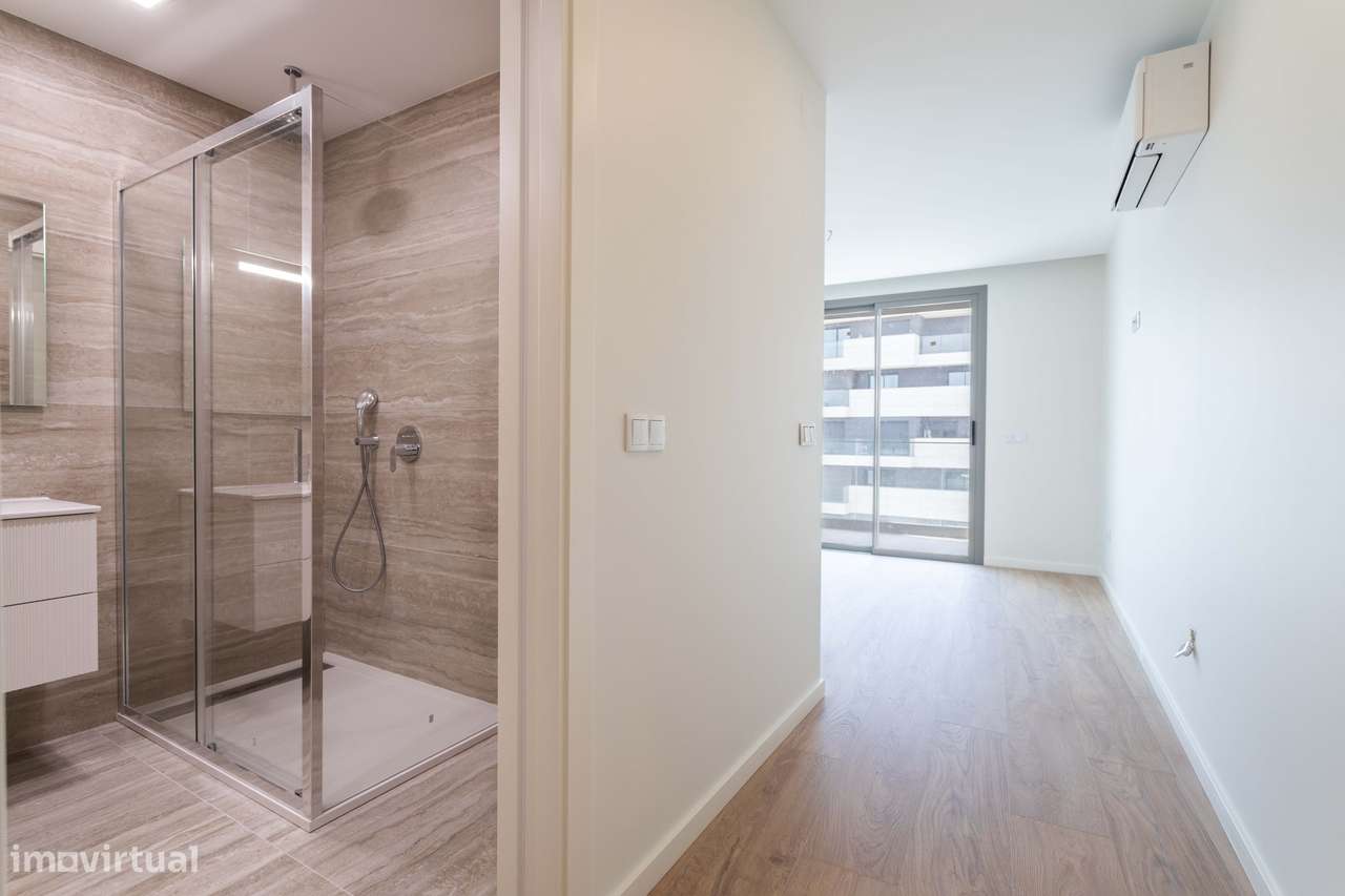 Apartamento T3 Novo a Estrear | 3 Suites | Vista Rio | Garagem Box | C-30