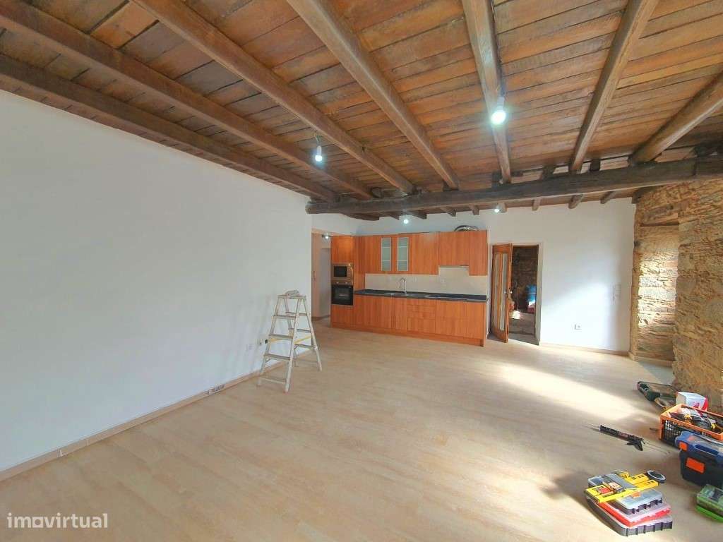 Moradia V4 em pedra totalmente remodelada - Amoreira Fundeira, Pamp... - Grande imagem: 3/21